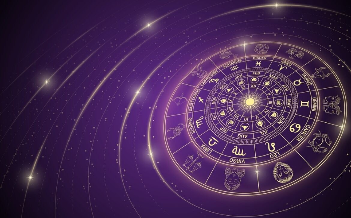 Wheel,Of,Twelve-sign,Of,Zodiac,,Star,Trail,,Glowing,Ray,Of